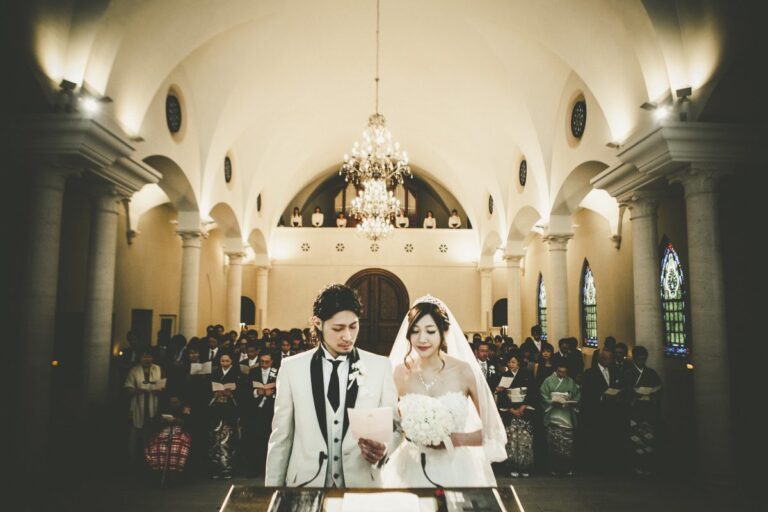 【しっかり or カジュアル】少人数結婚式こそ「しっかり挙式」がイイ理由
